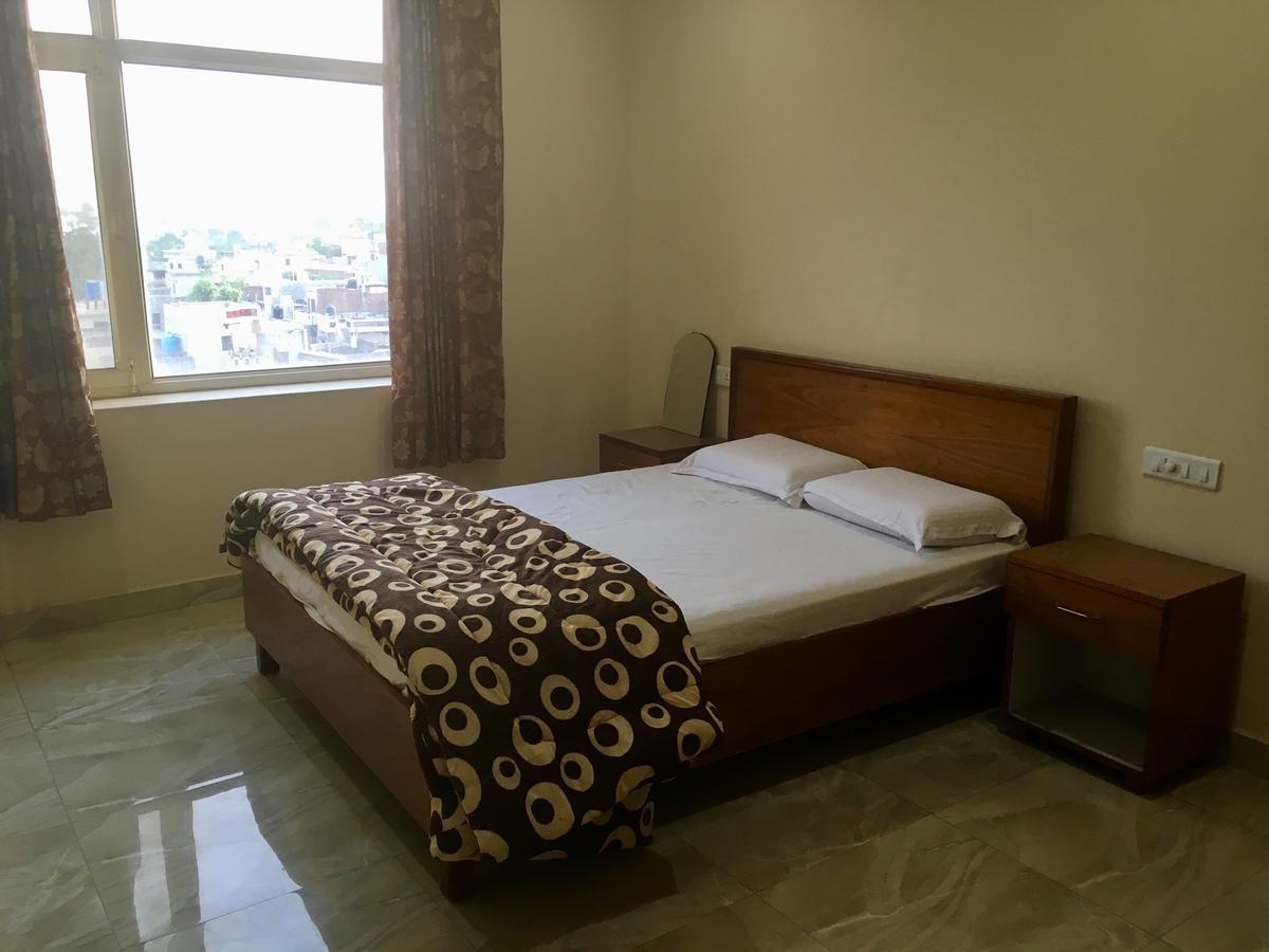Jandiala Shiv Hotel And Joe'S Bar & Restaurant מראה חיצוני תמונה